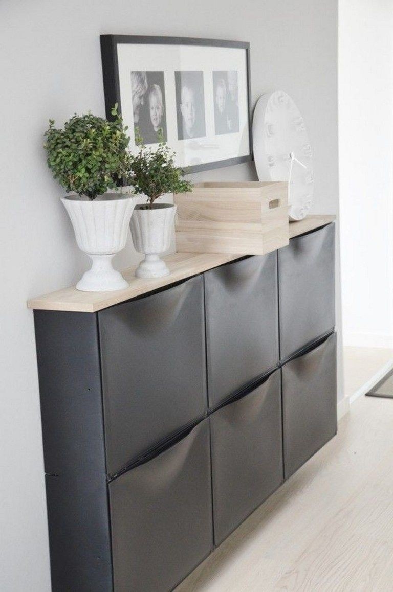 Narrow shoe rack