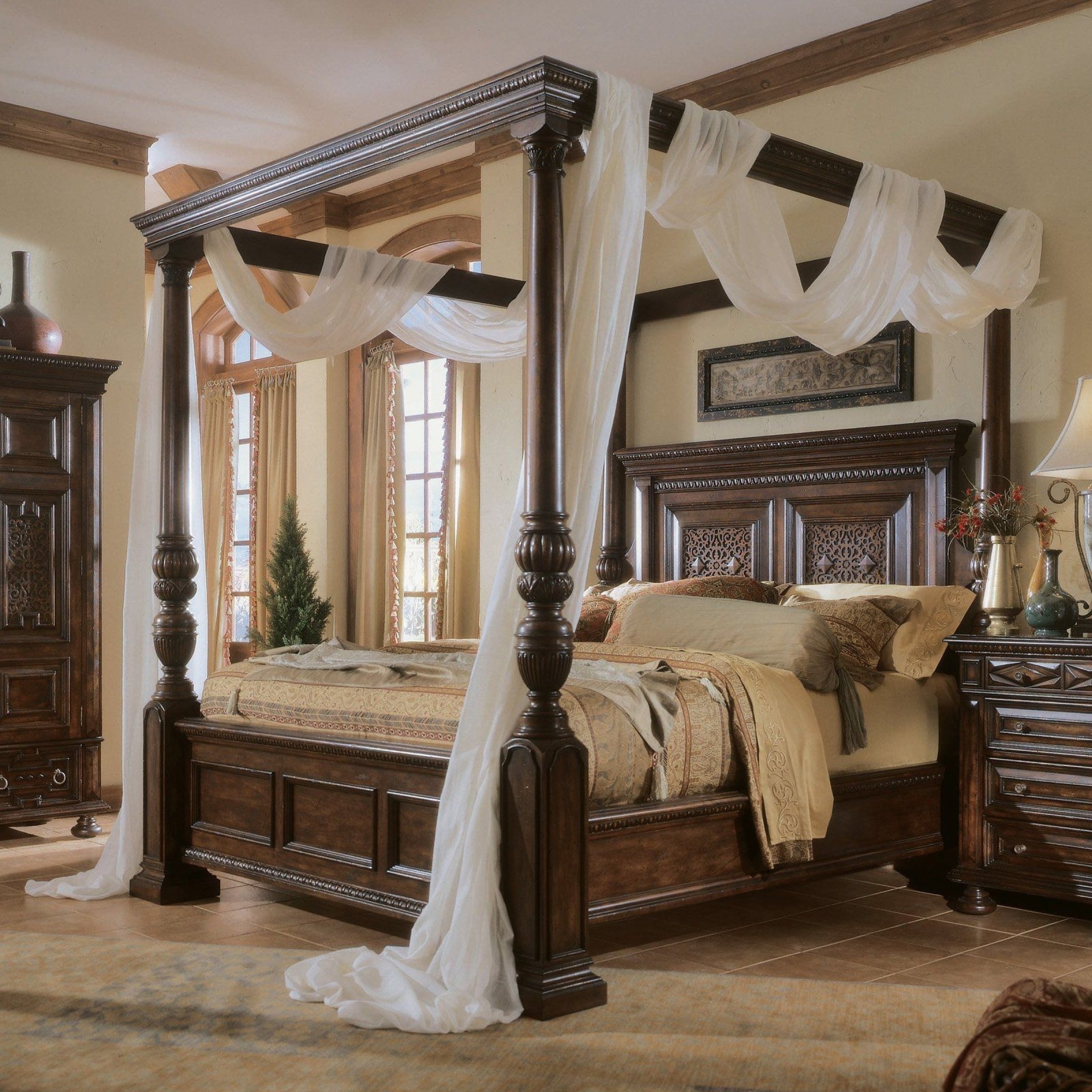 Queen size four poster bed 1