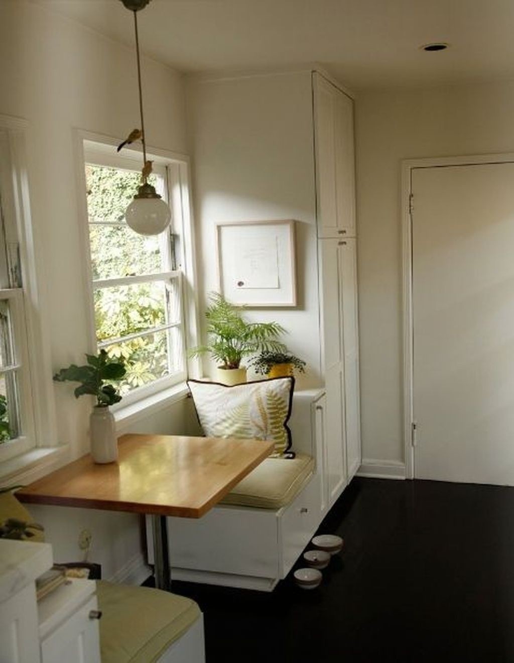 Breakfast nooks for small kitchens