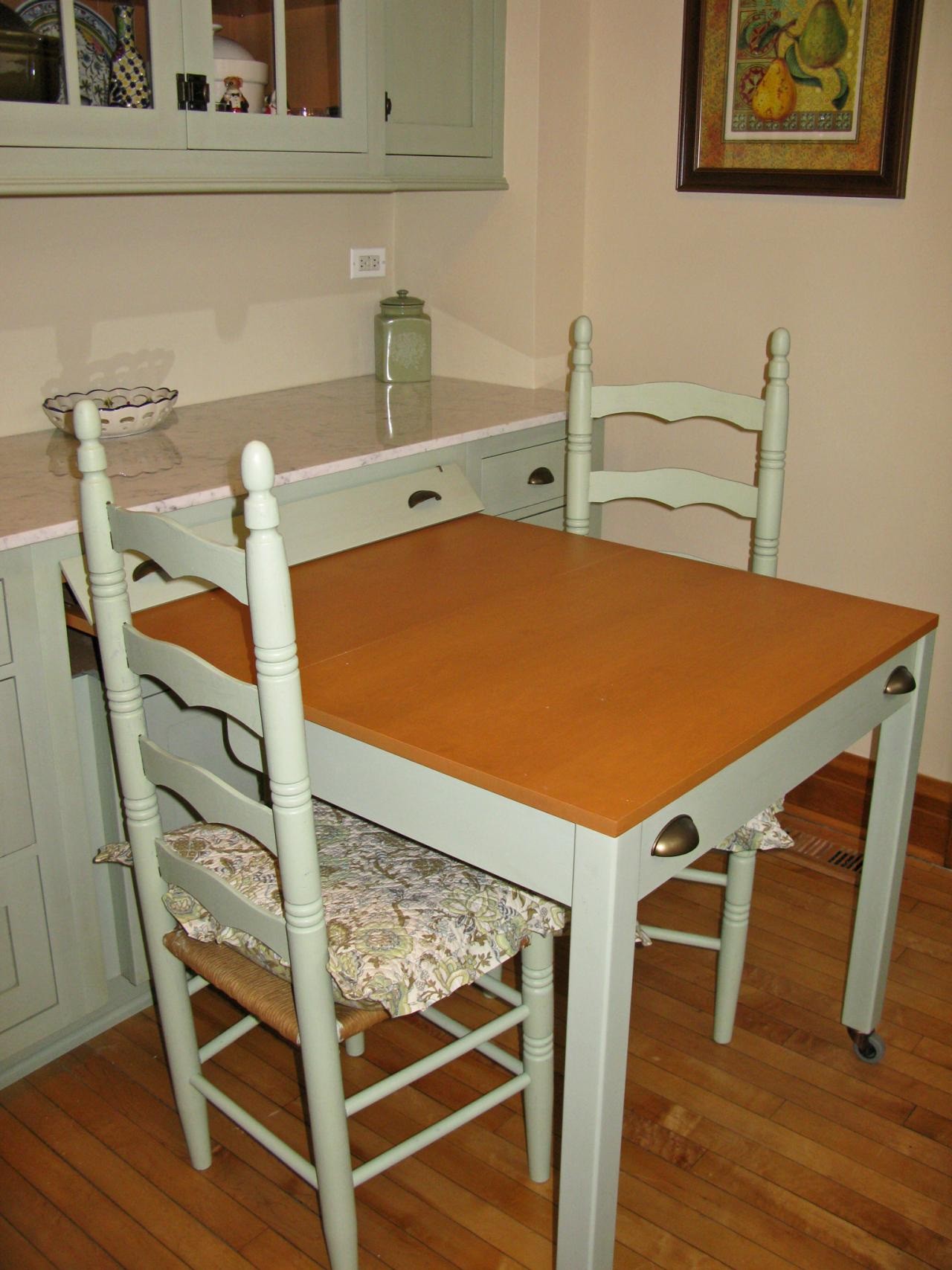 Farmhouse table with drawers