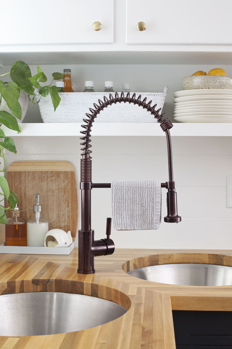 Corner kitchen sinks