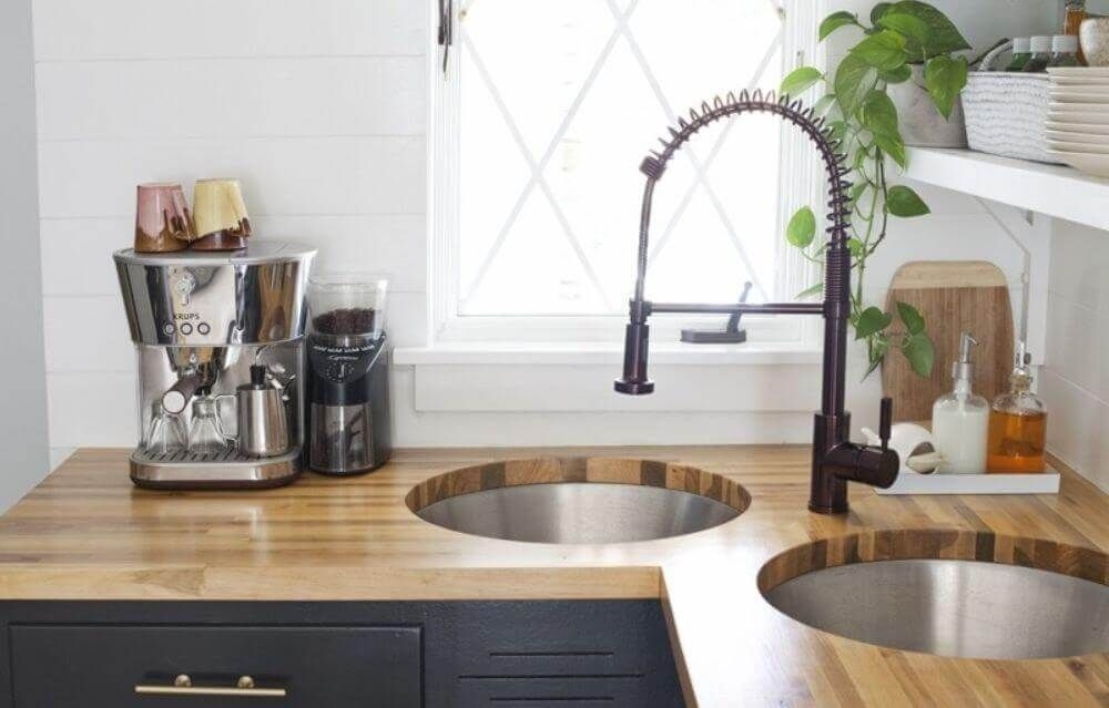 Kitchen corner sink