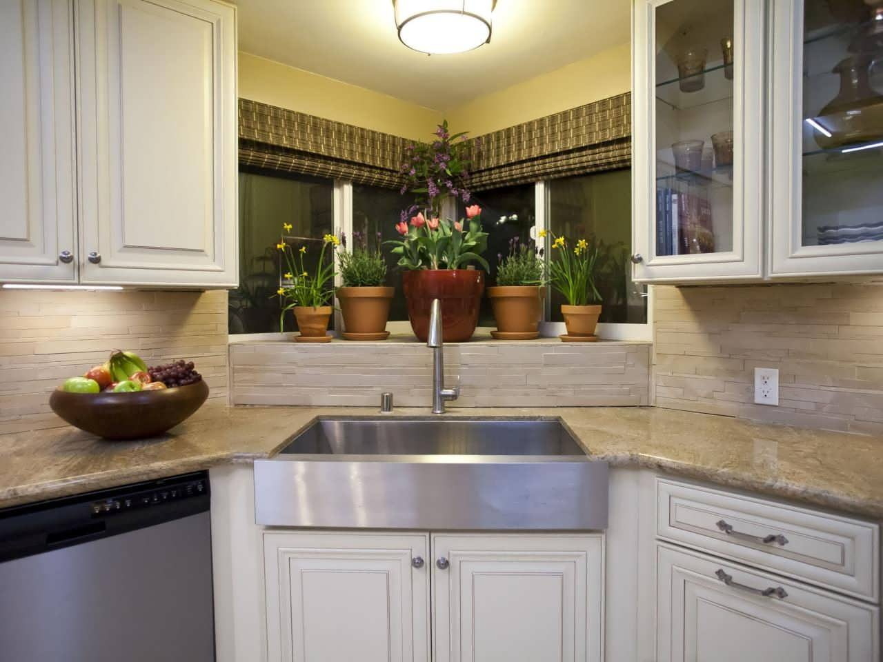 Kitchen corner sinks