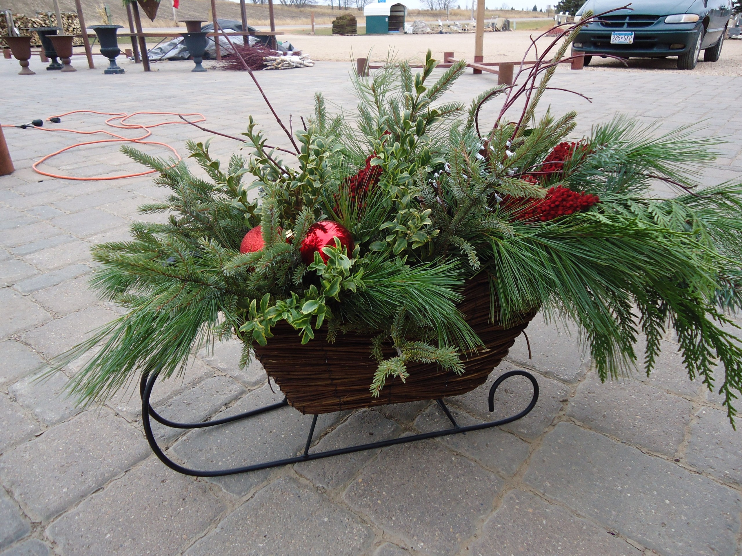 Outdoor sleigh decoration