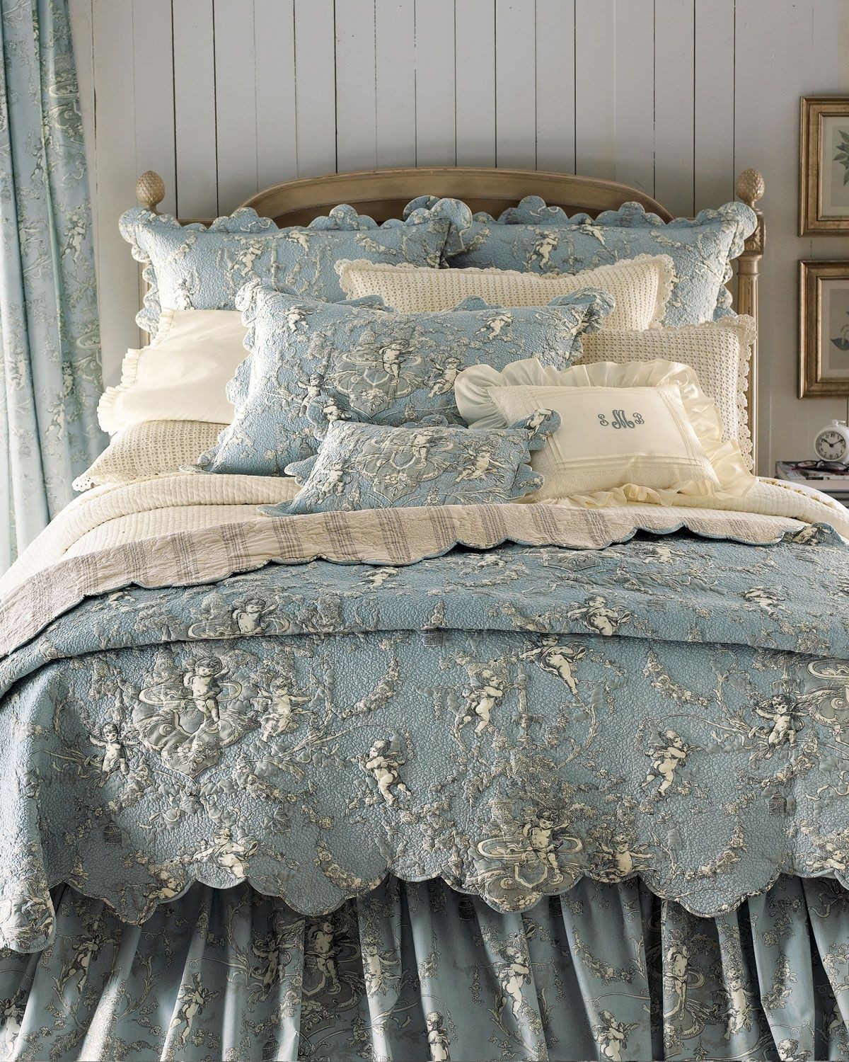 Toile quilt set