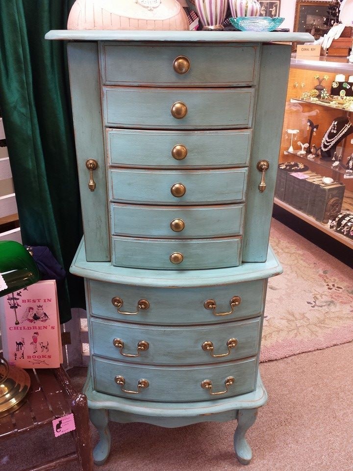 Anti tarnish jewelry armoire