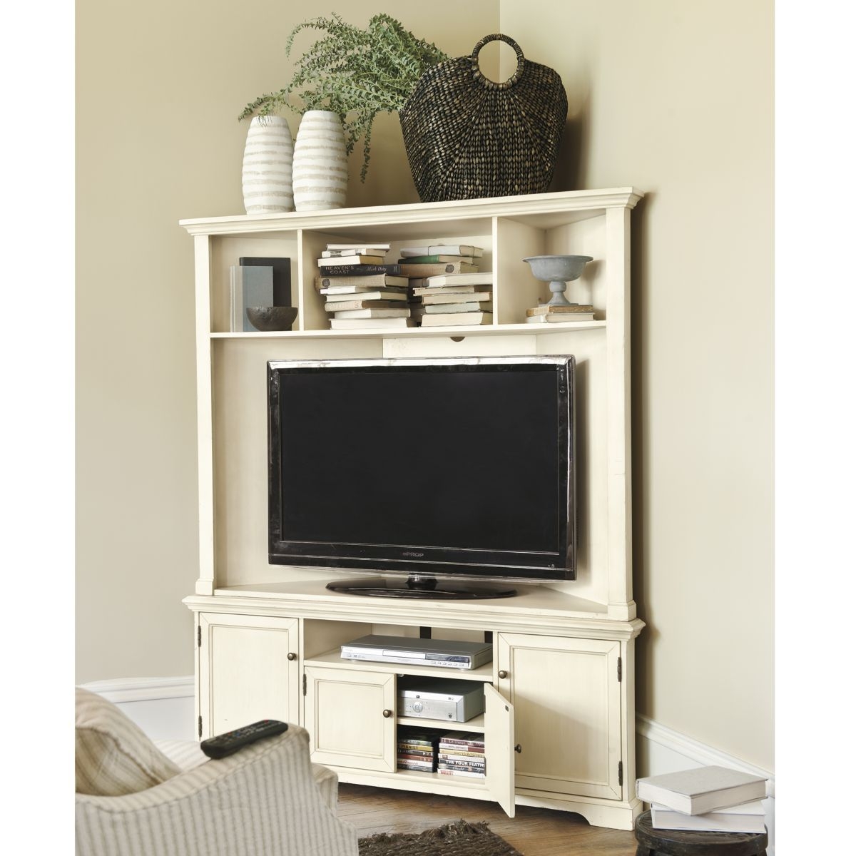 Corner entertainment center