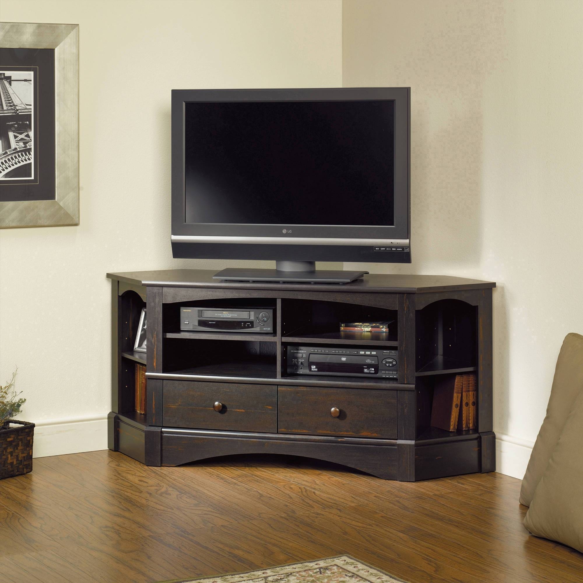 Corner hutch entertainment center