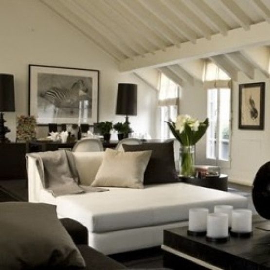 Double chaise lounge indoor
