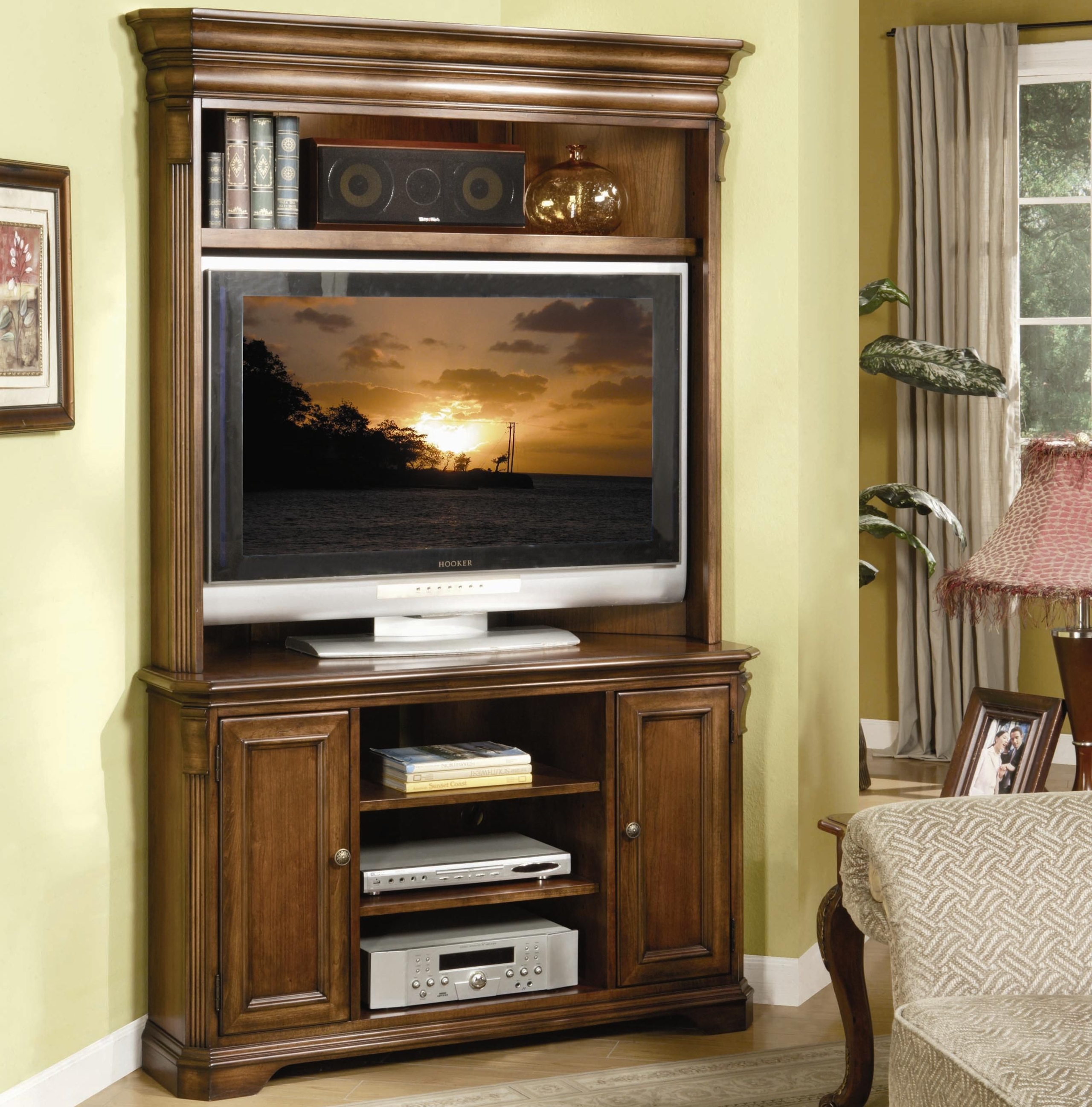 Entertainment center corner unit