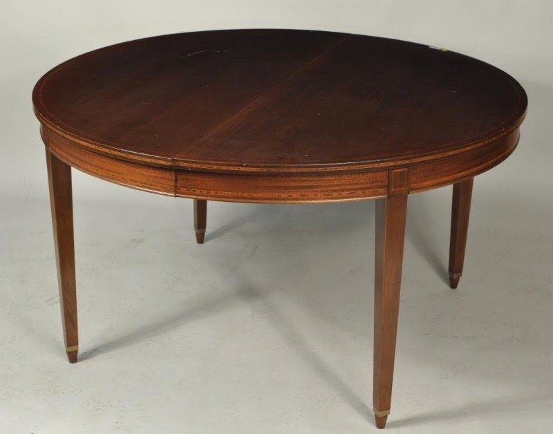 Round tables with leaves