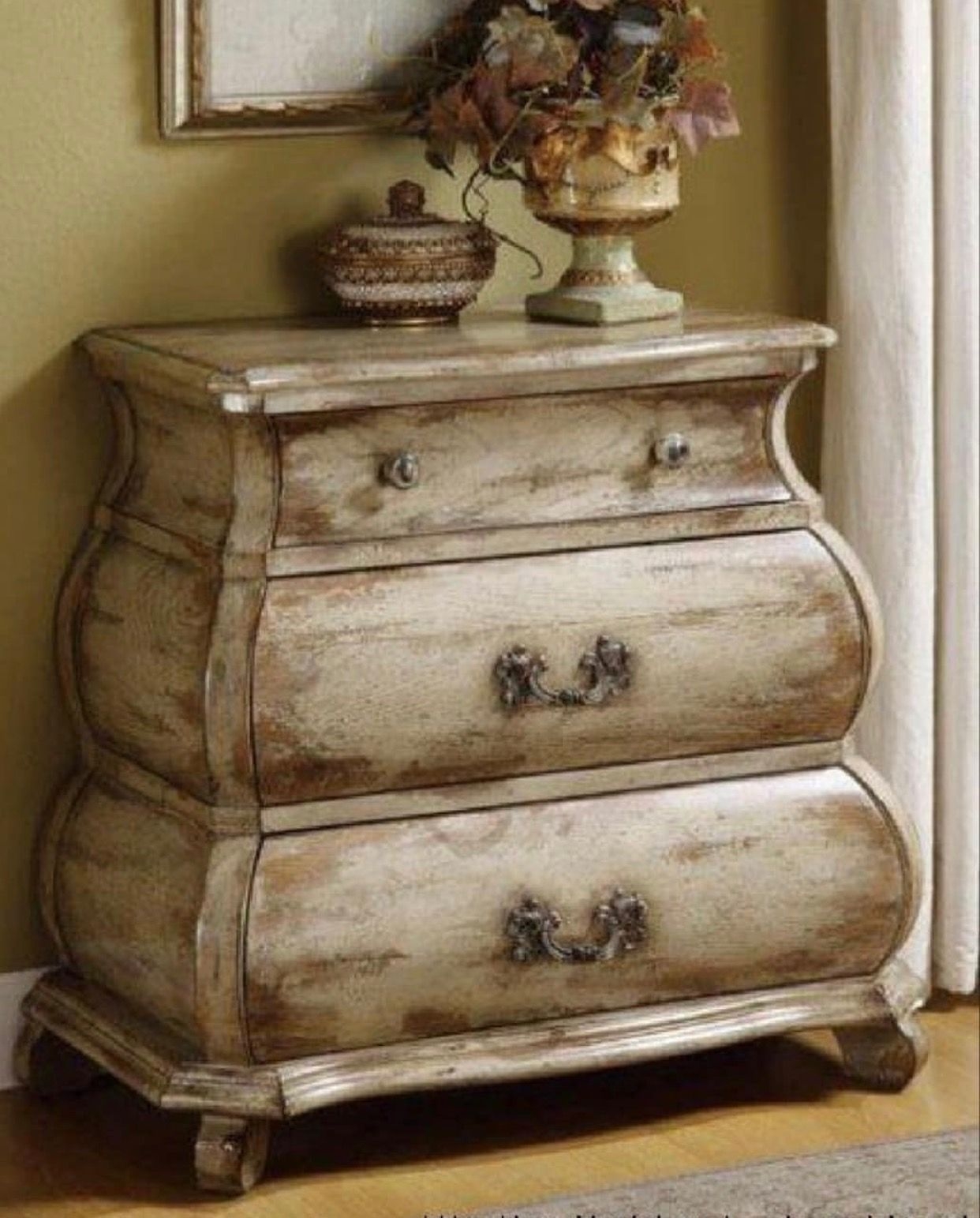 Distressed White Bedroom Furniture