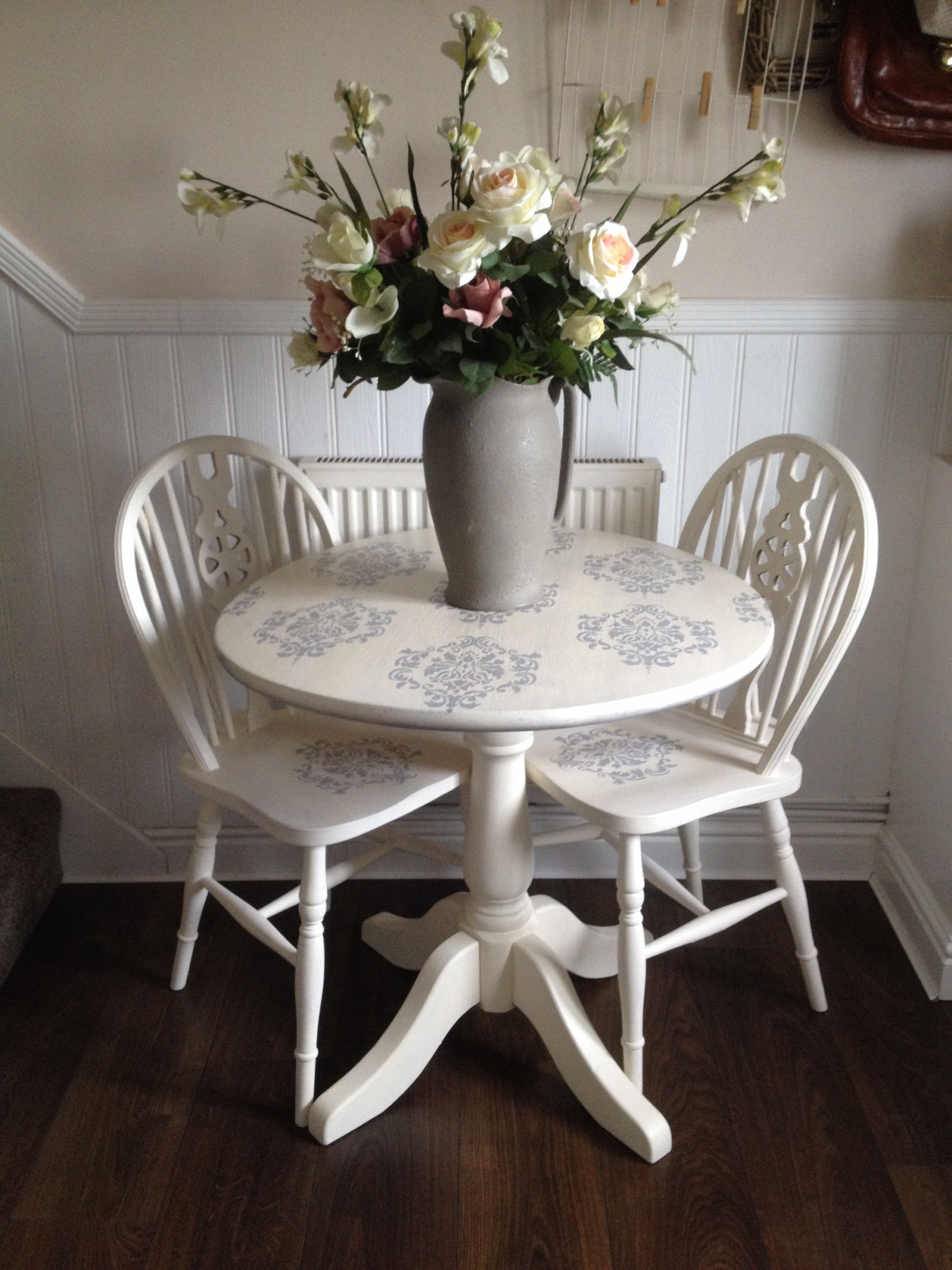 Indoor bistro table chairs