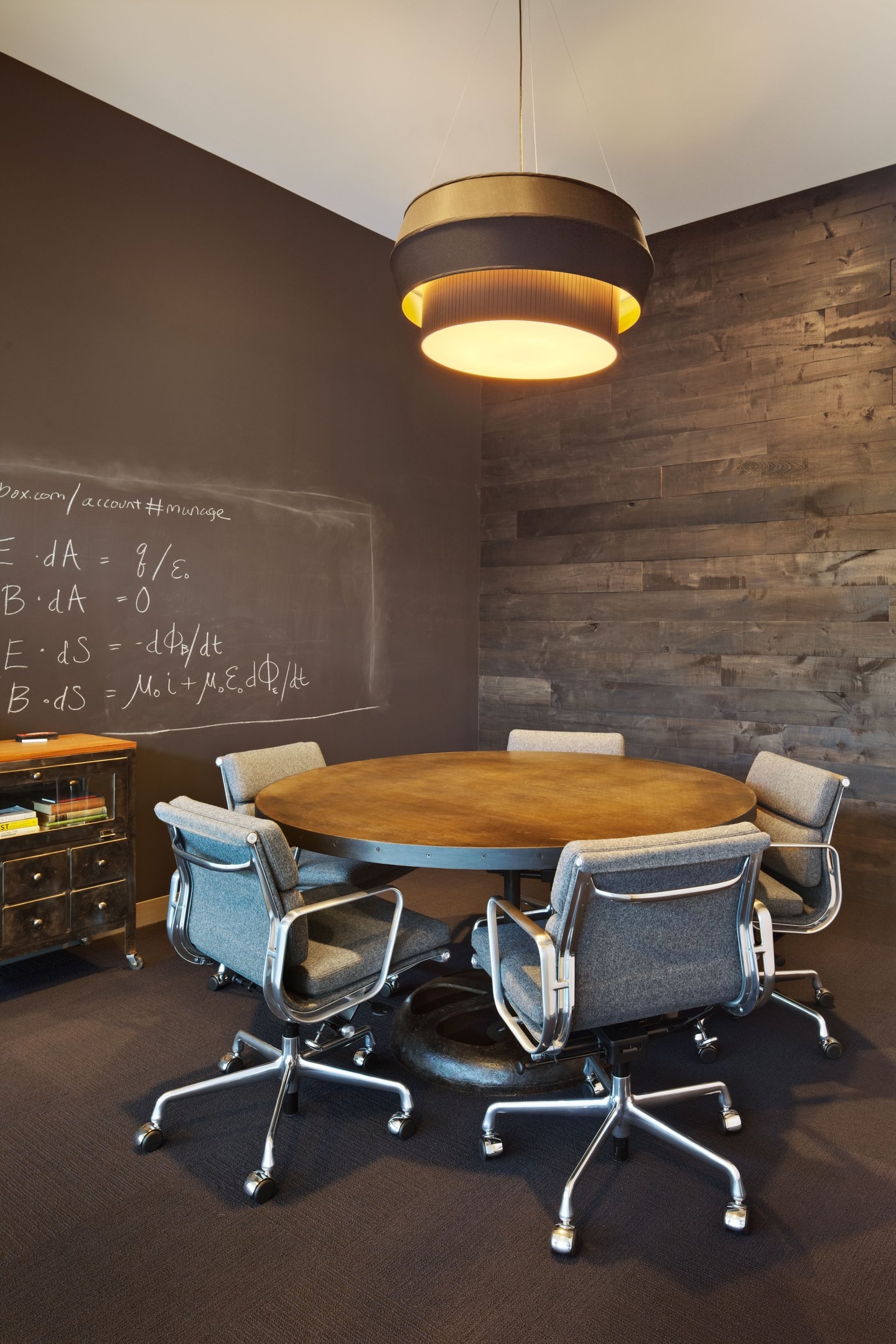 Round game table and chairs