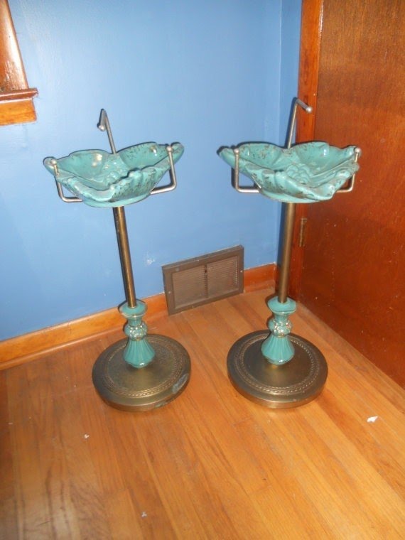 Stand ashtray