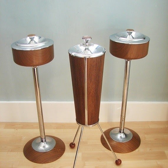 Standing ash tray