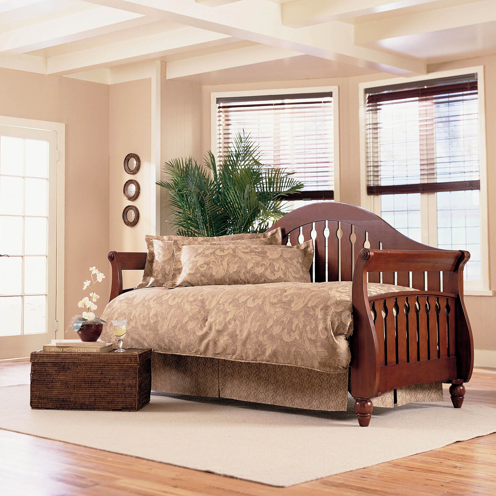 Day bed with pop up trundle