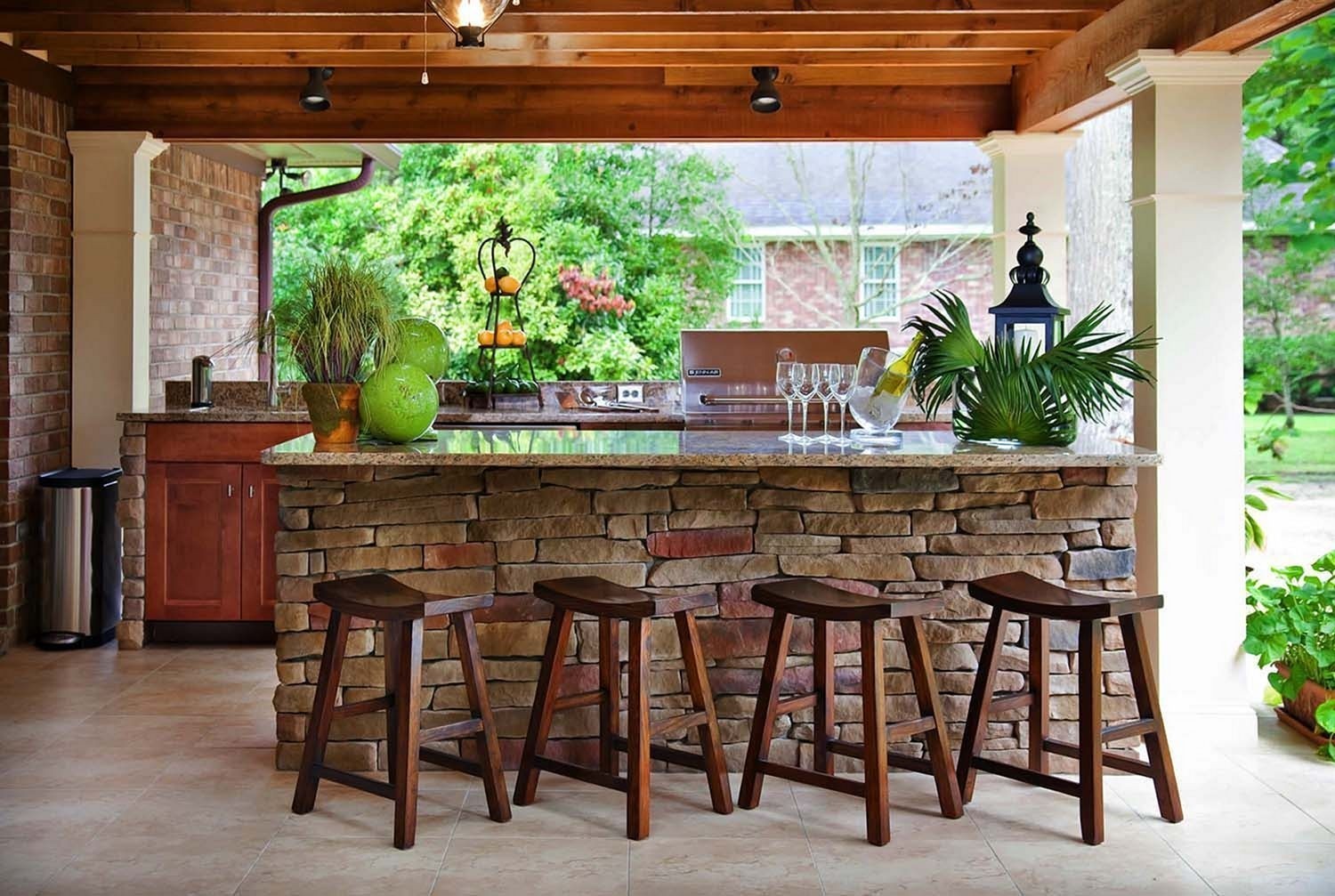 I really like this layout small simple and leaves room