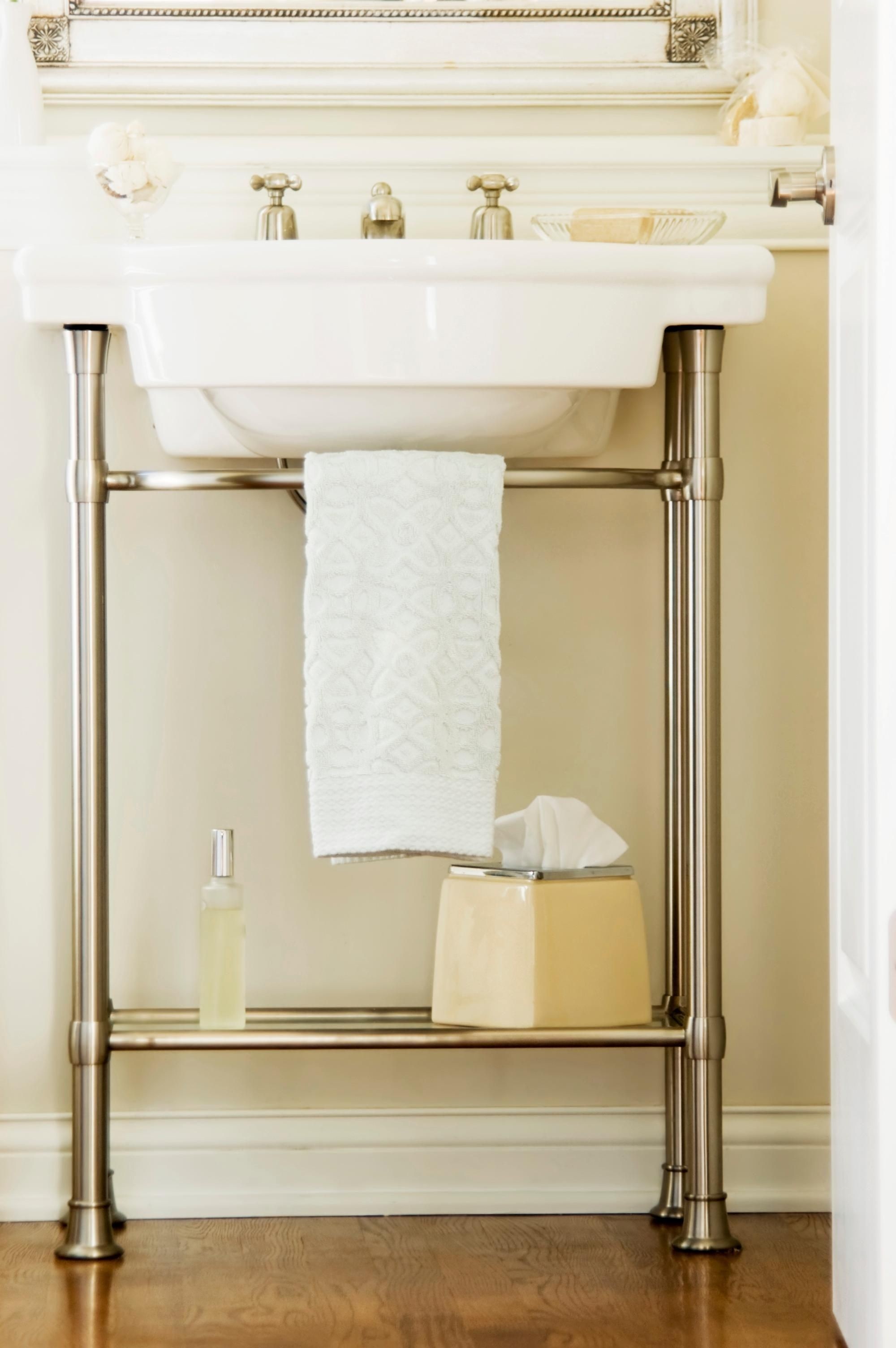 Metal console sink