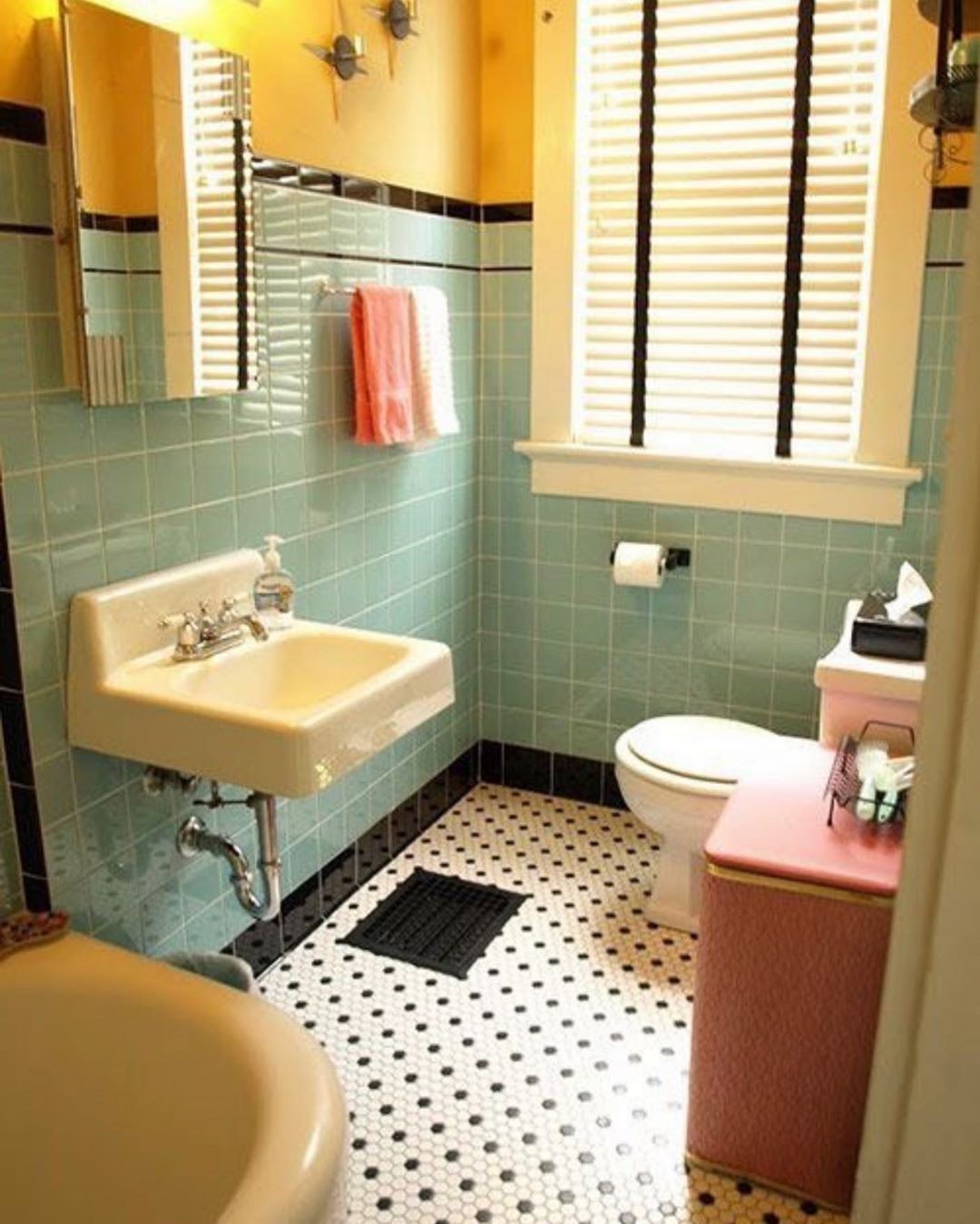 Decorative border tile 11