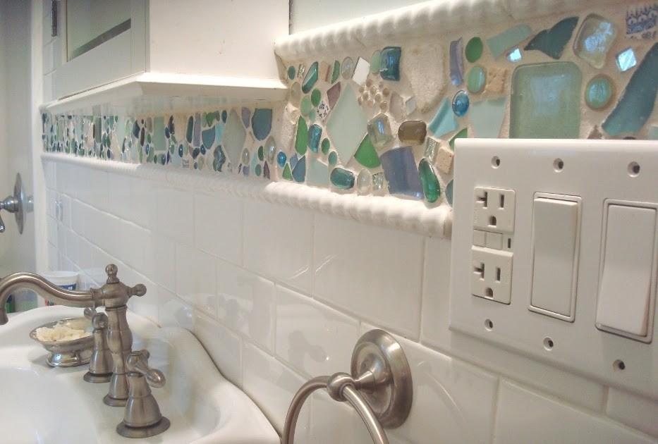 Decorative border tile 14