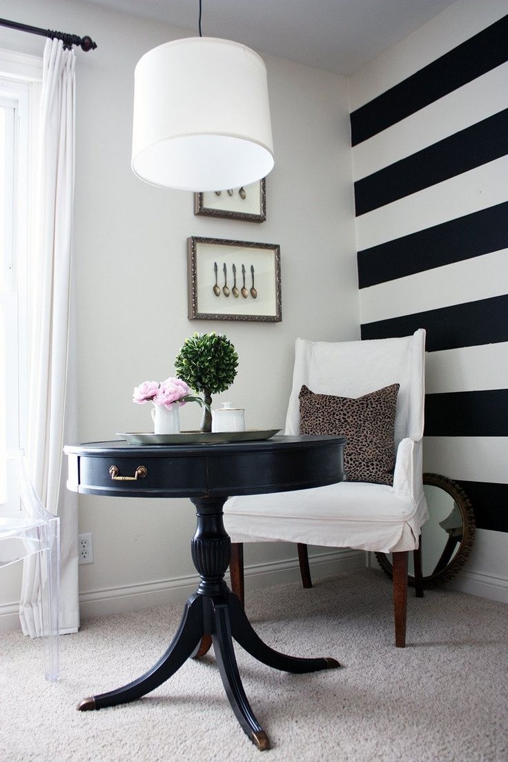 Pedestal side table black