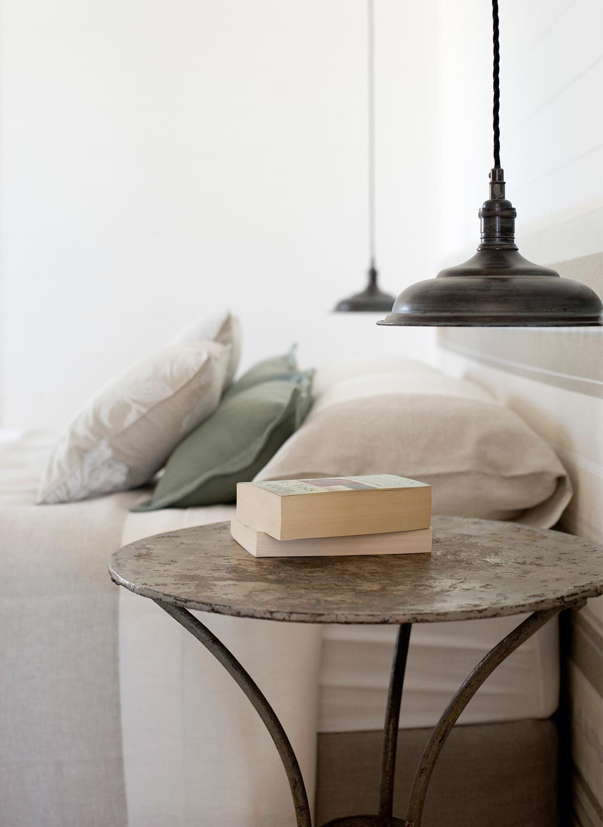 Round night stand 16