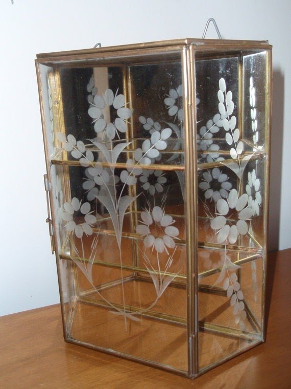 Small curio