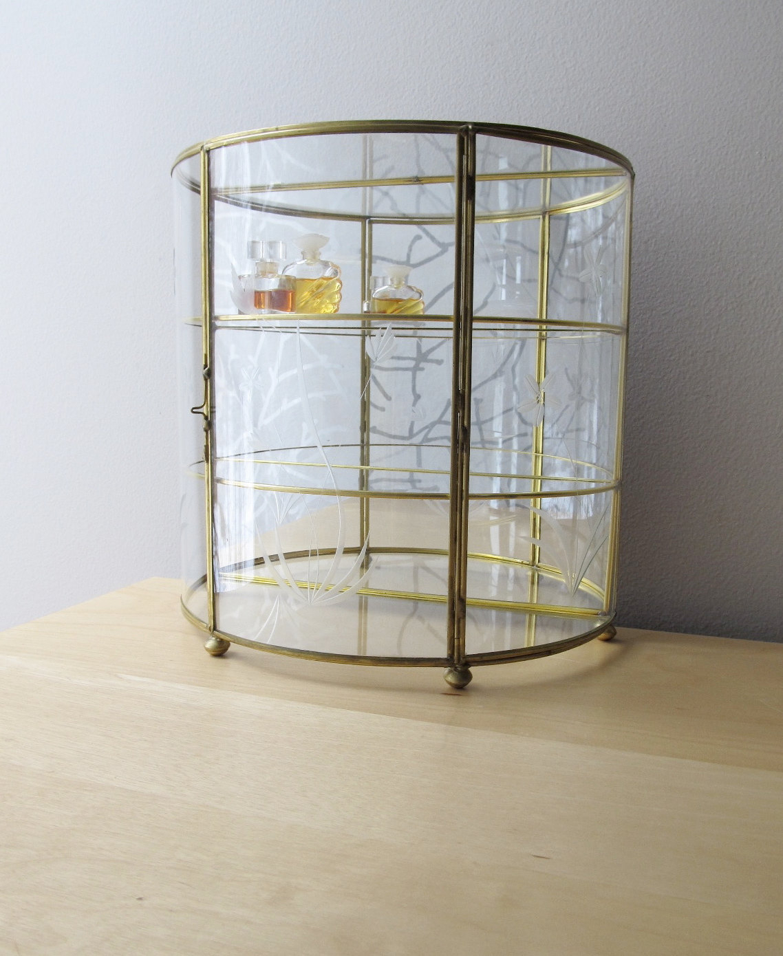 Vintage curved glass and brass curio display case by ionesattic