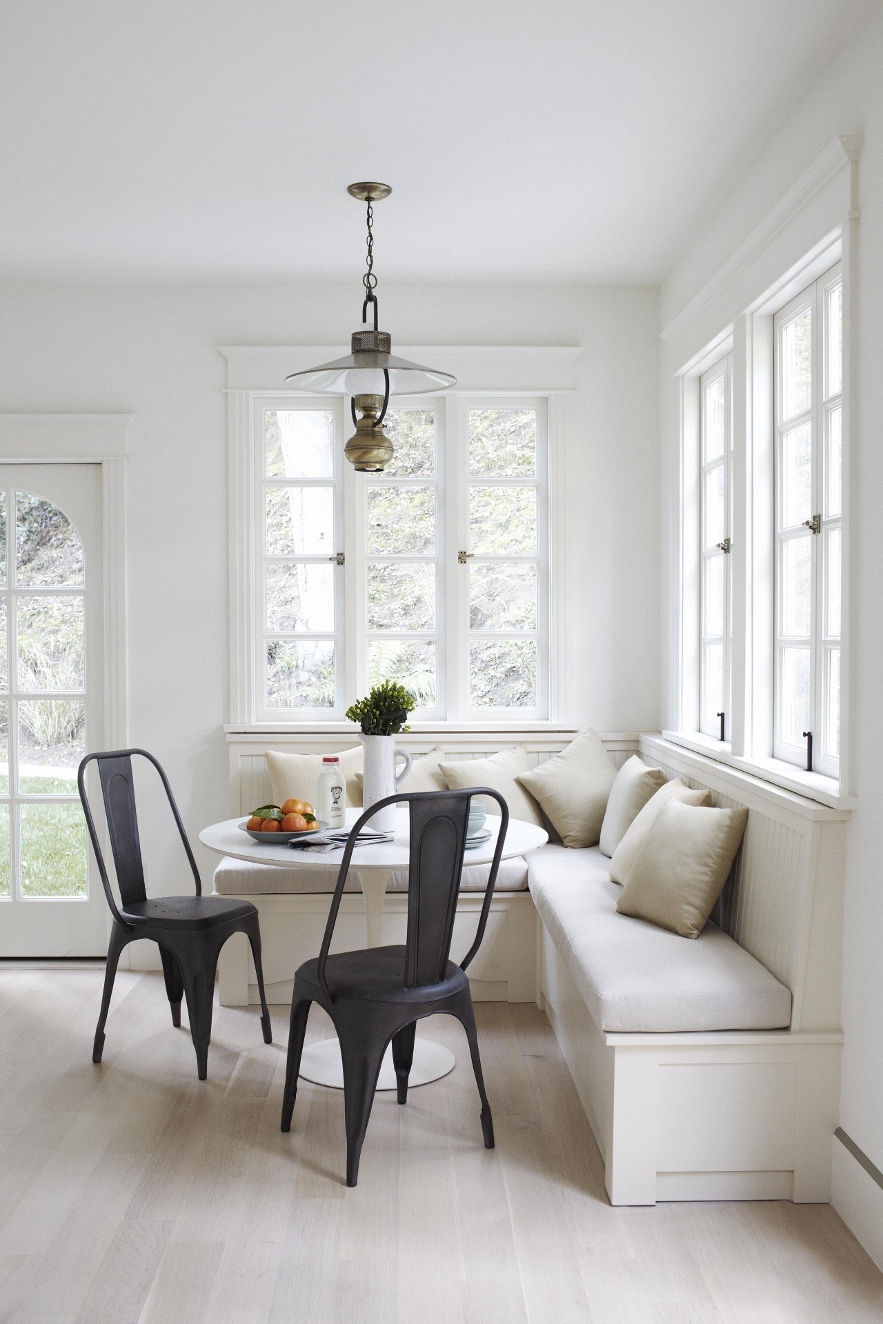 Corner kitchen table