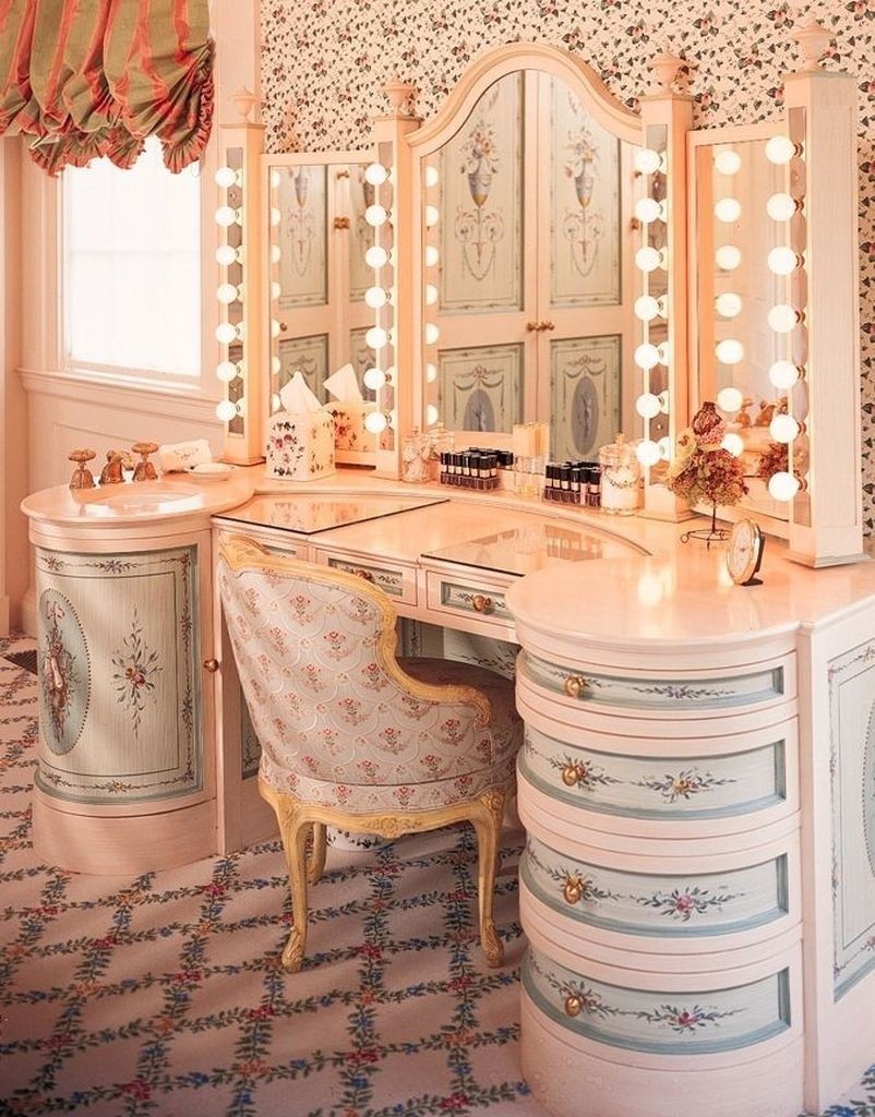 Lighted vanity table