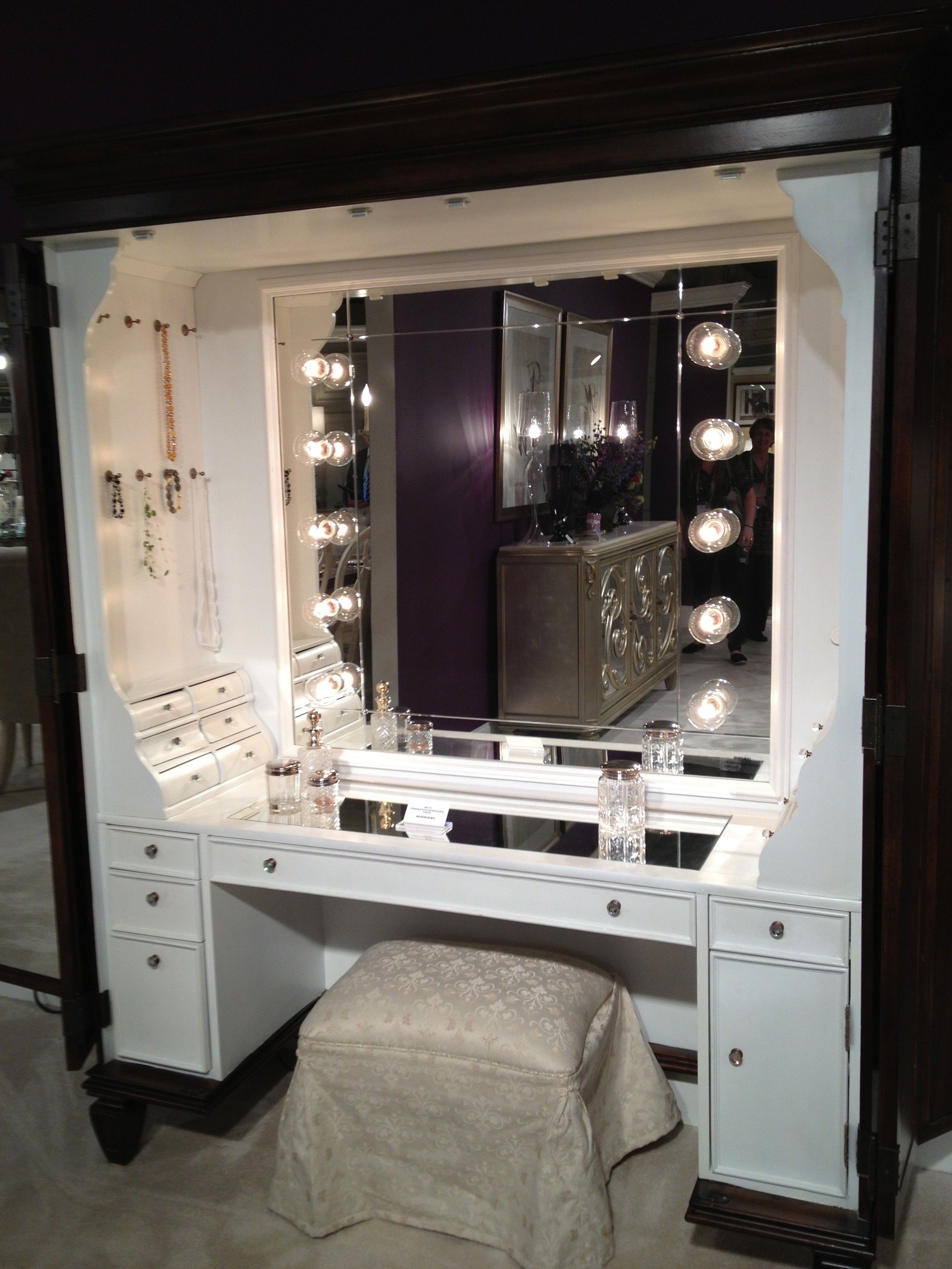 Makeup vanity with lights