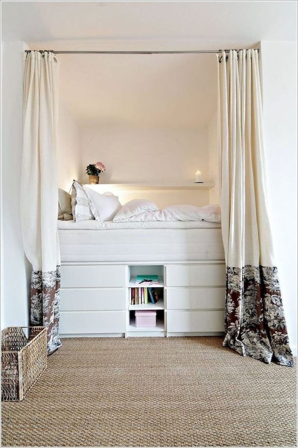 Platform day bed