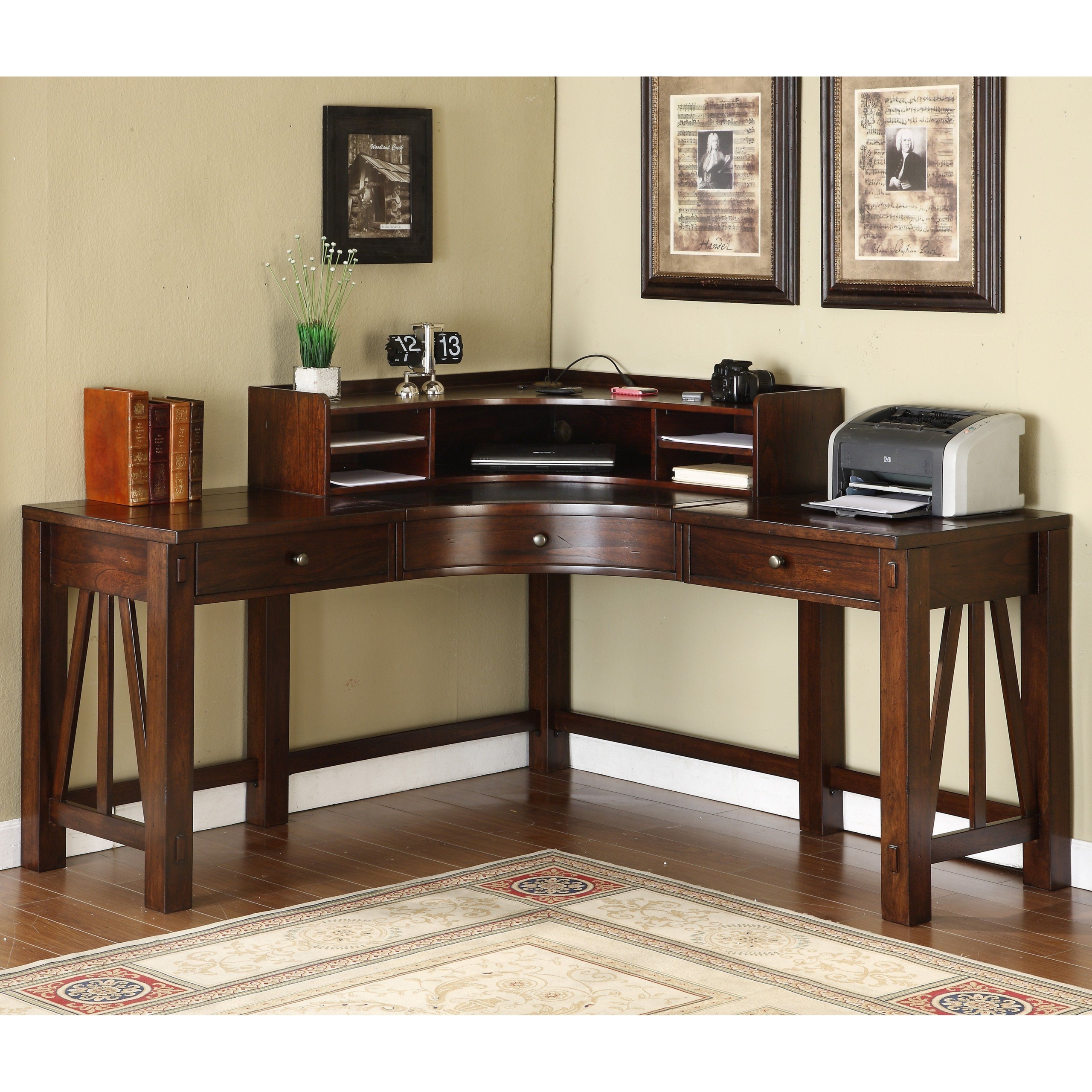 Computer corner desk with hutch