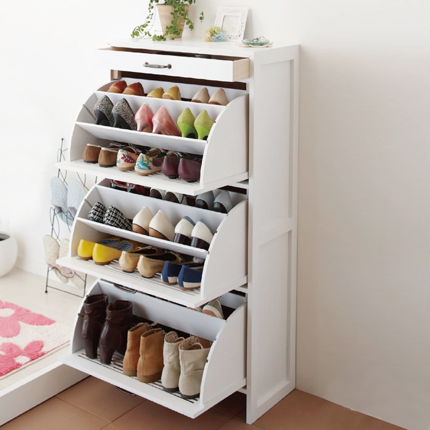 Narrow shoe rack