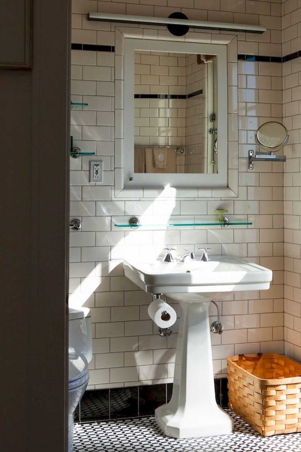 Deco medicine cabinet