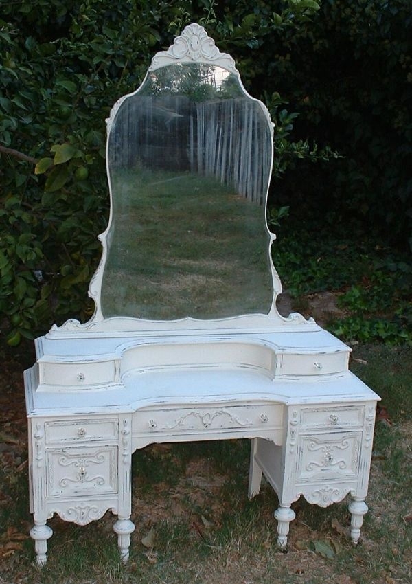 Dressing table white vintage