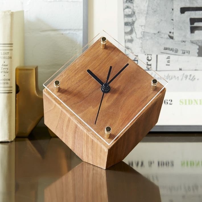 Table clock design