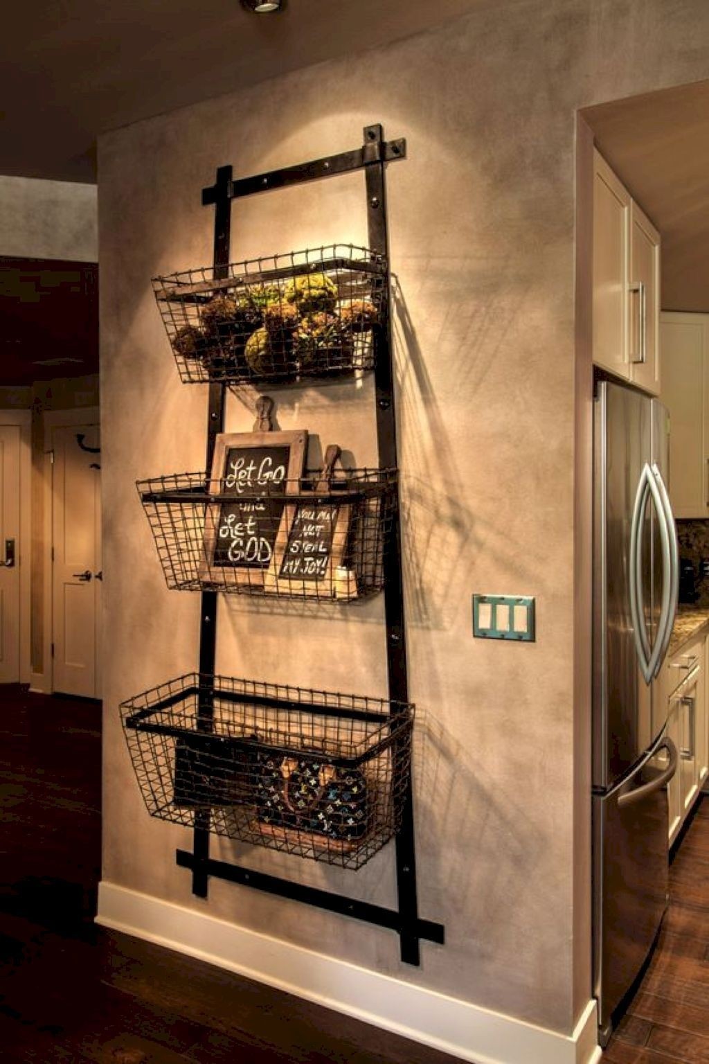 Wall hanging fruit basket