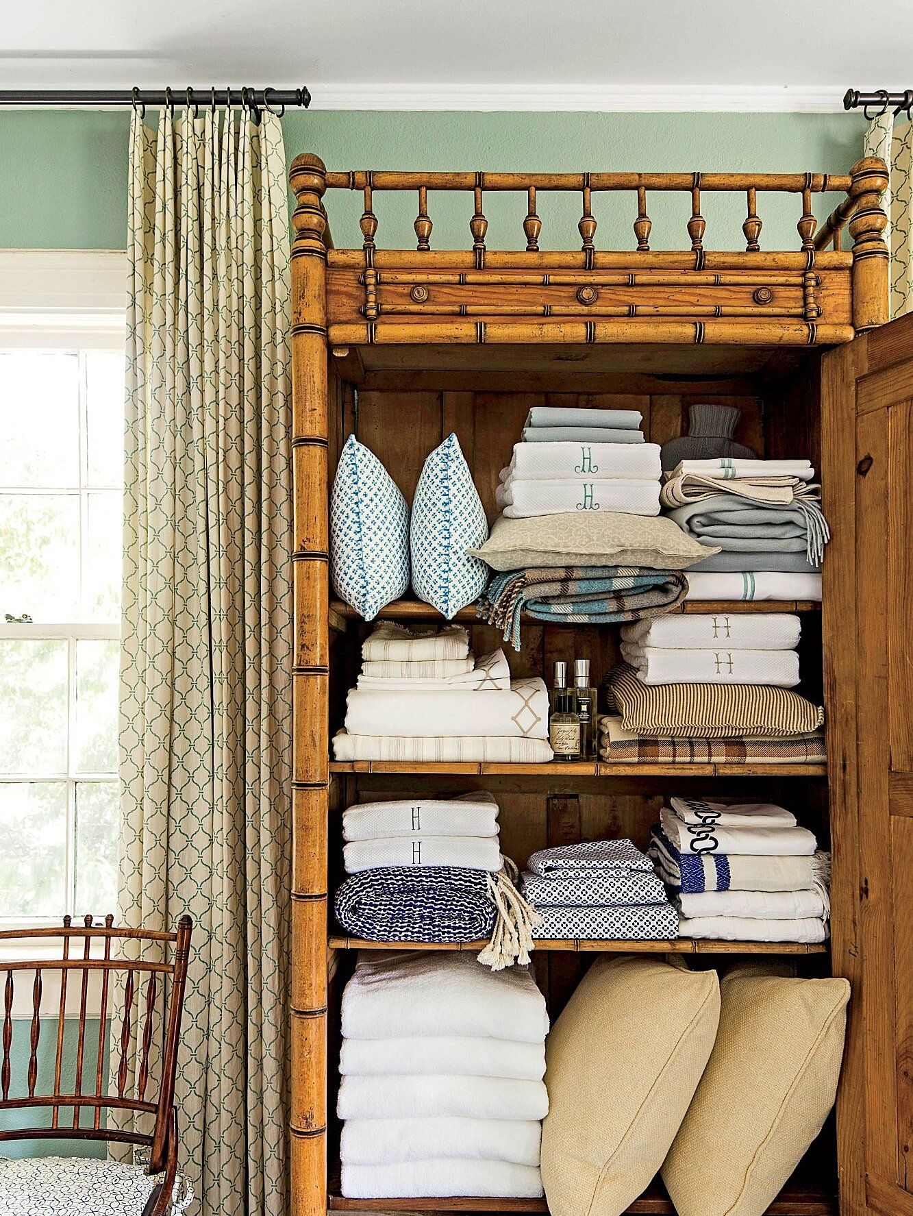 Wicker linen cabinet 2