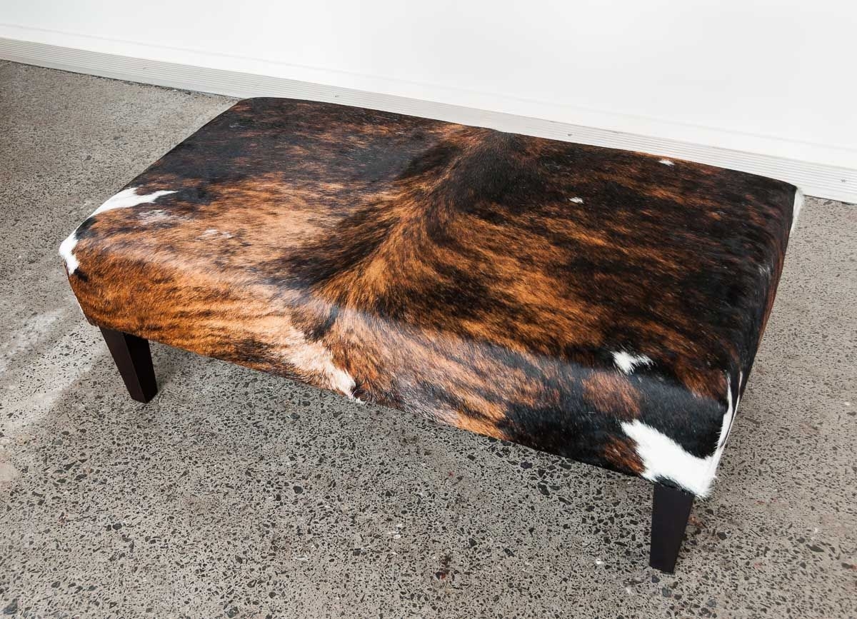 Cowhide ottoman wood legs 110x60x40cm 1
