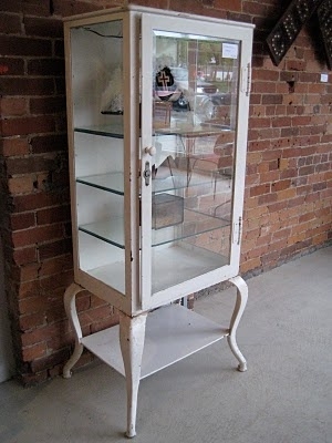 Steel display cabinet