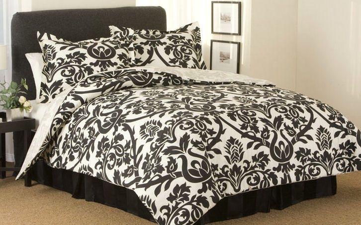Duvet cover black and white