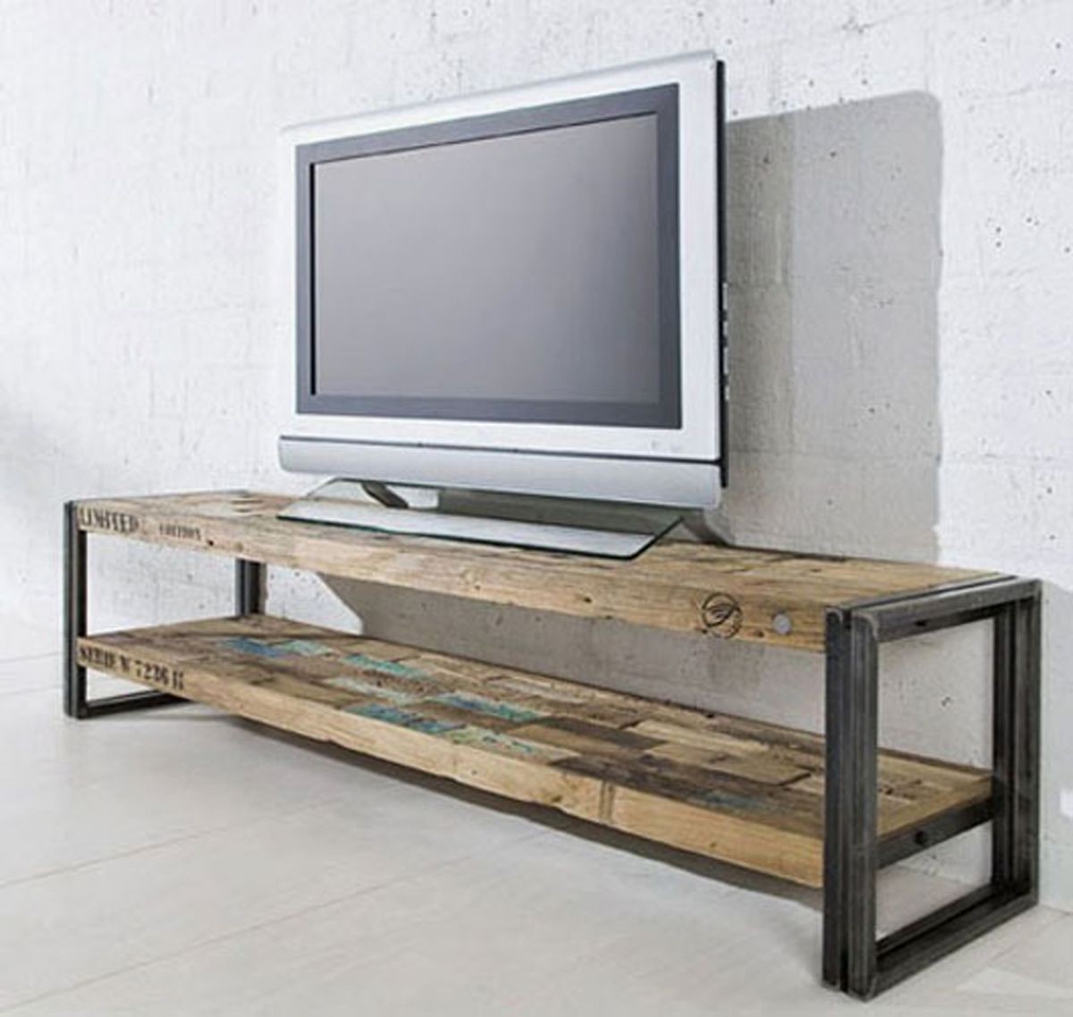 Metal media stand