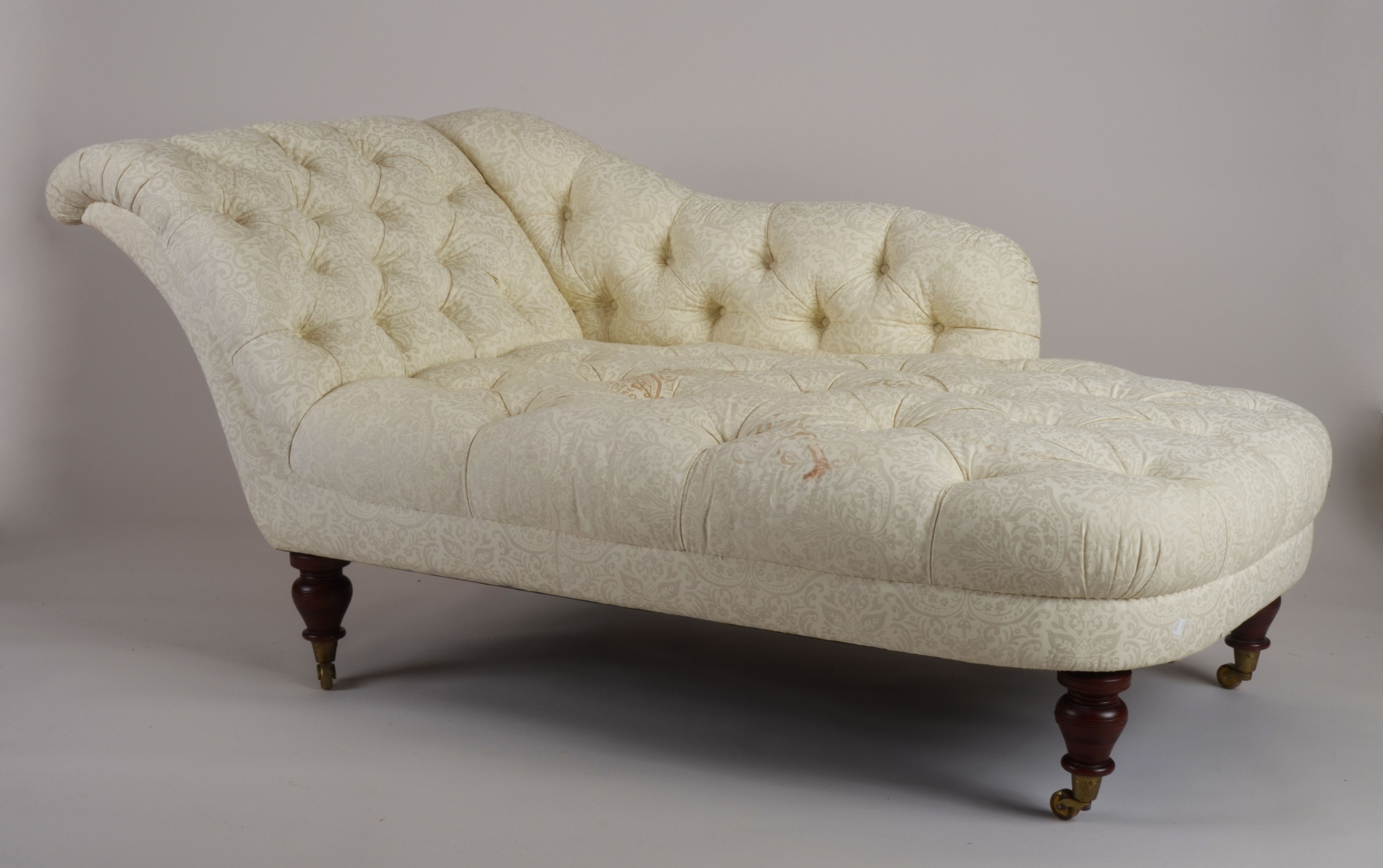 Deep buttoned chaise longue