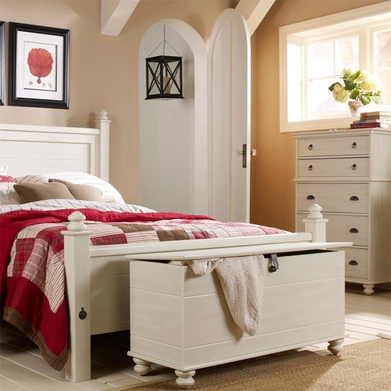 End of bed storage trunk