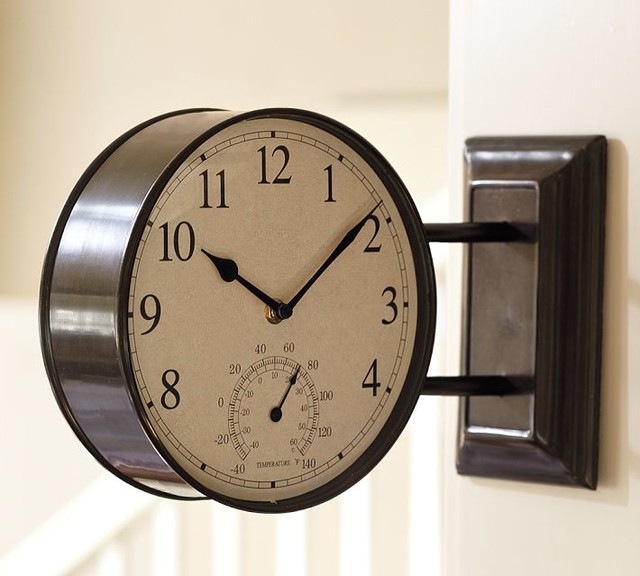 Side mounted station clock