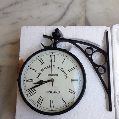 Wall clock station
