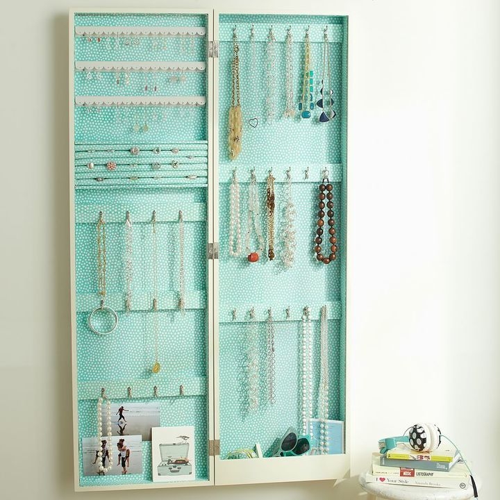 Jewelry box necklace hooks