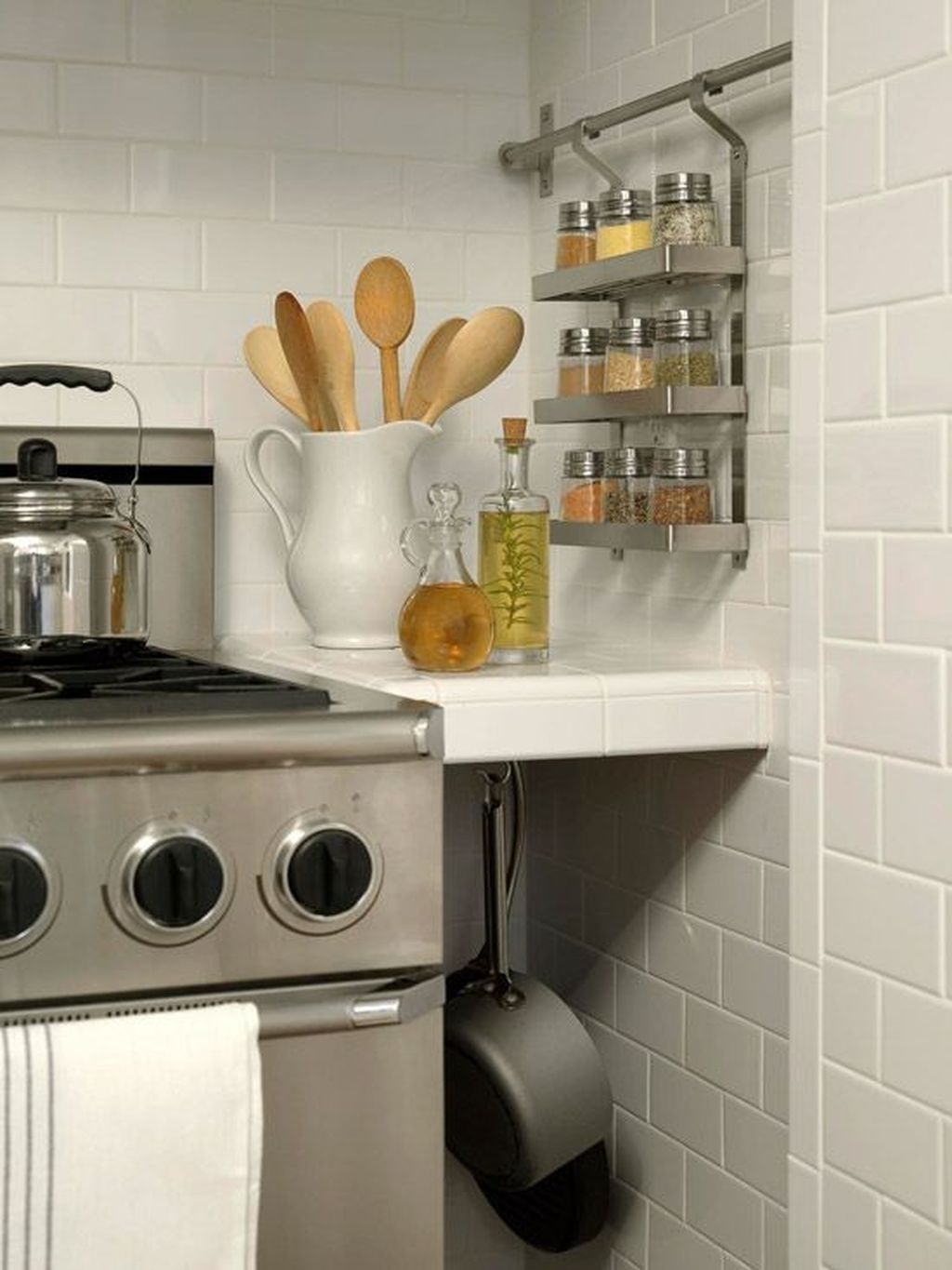Kitchen utensil rack